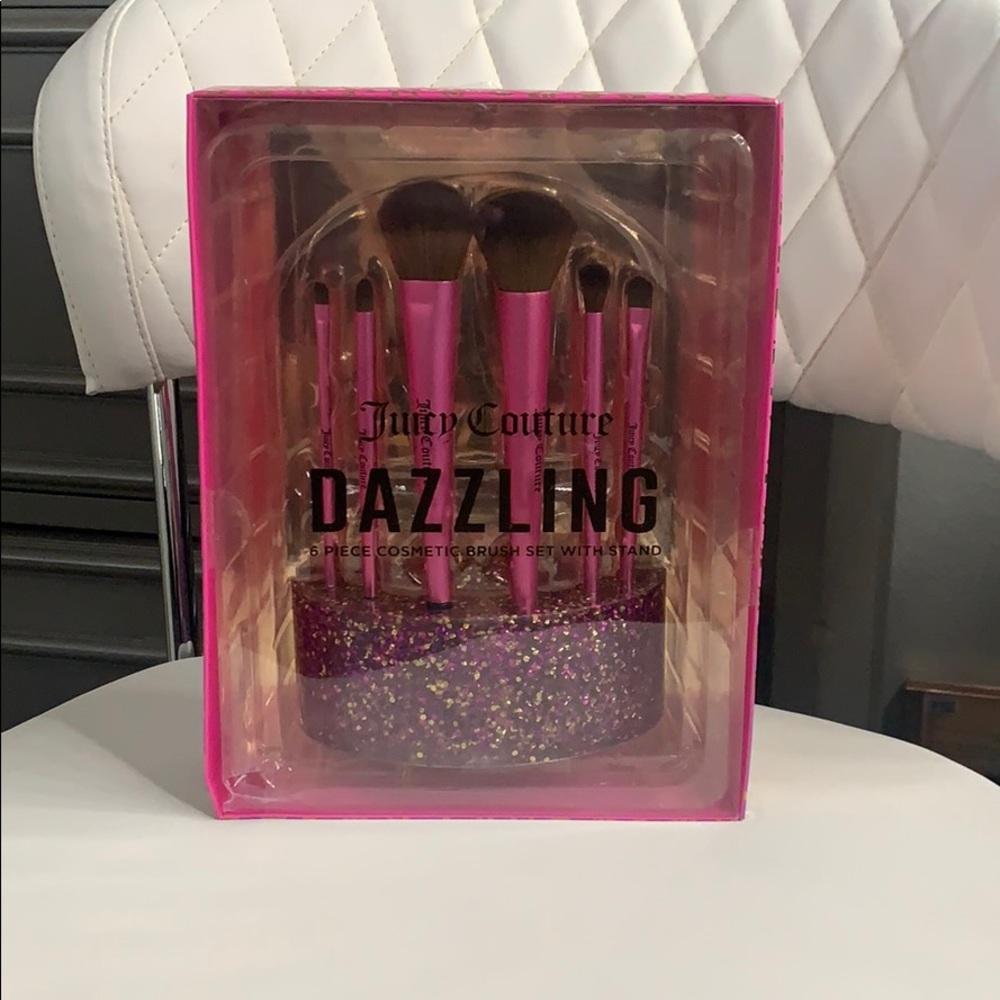 Juicy Couture 6-piece Cosmetic Brush Set w/Stand